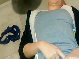 Questa Strafiga Italiana Viene Scopata Bel Bagno Dei Maschi Parte 2 11 Min