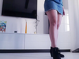 Slutty Girl Secretly Plays With Wet Pussy Under The Table Masturbates In The Office